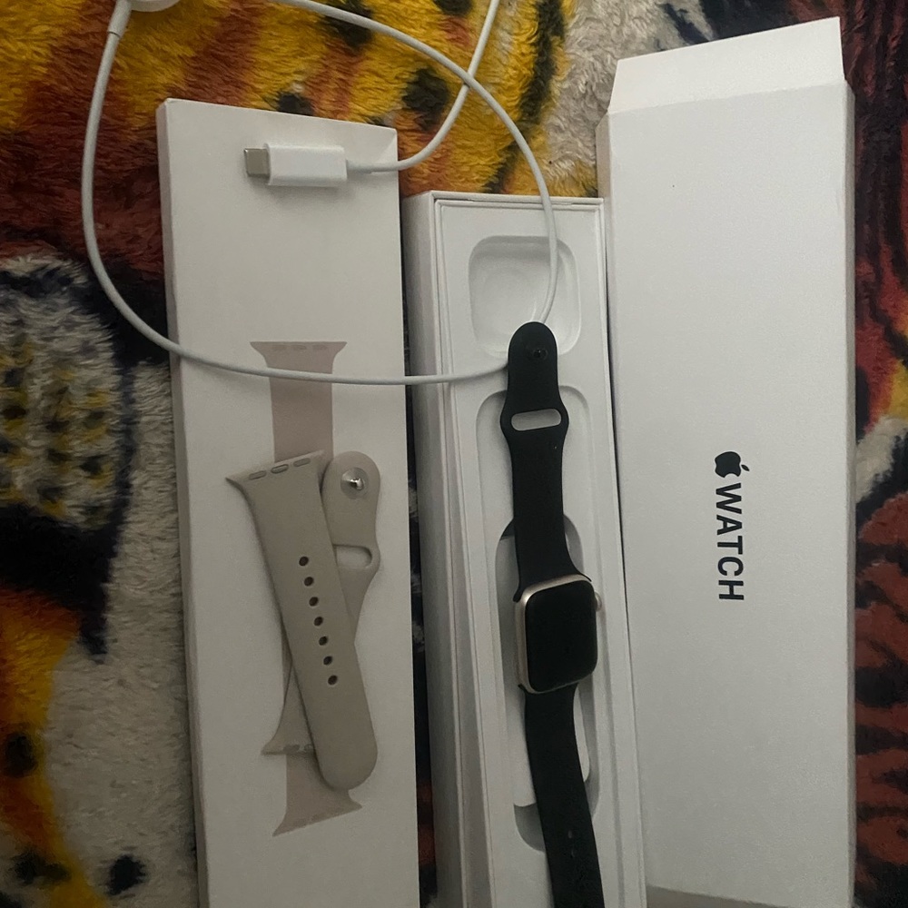 Apple Watch SE 2nd gen new only worn once